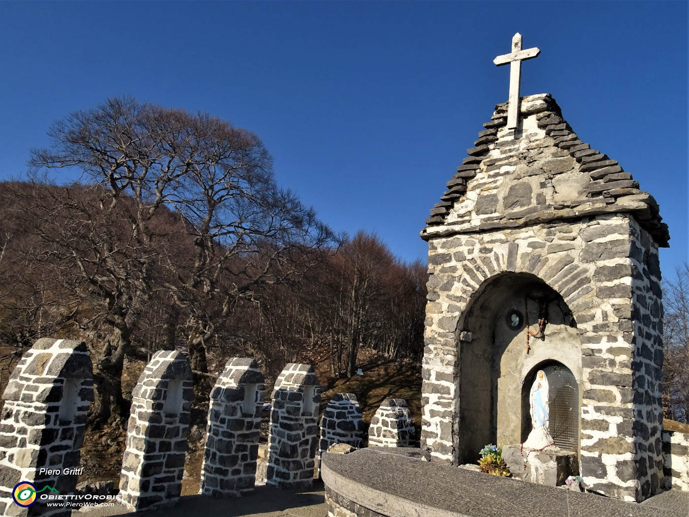 66 Tempietto dedicato alla Madonna ai Tre Faggi.JPG